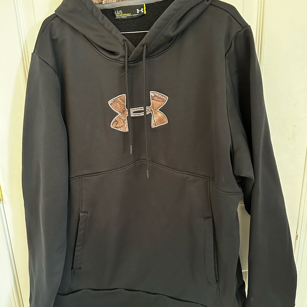 Under Armour Men’s Large Black and Gray Hoodie, Camo lining inside the hoodie